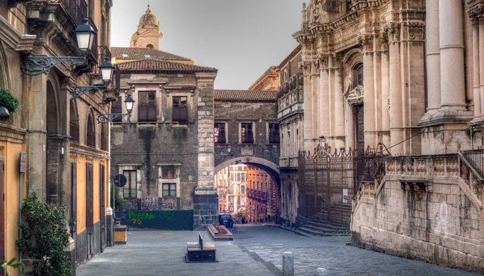 Via crociferi